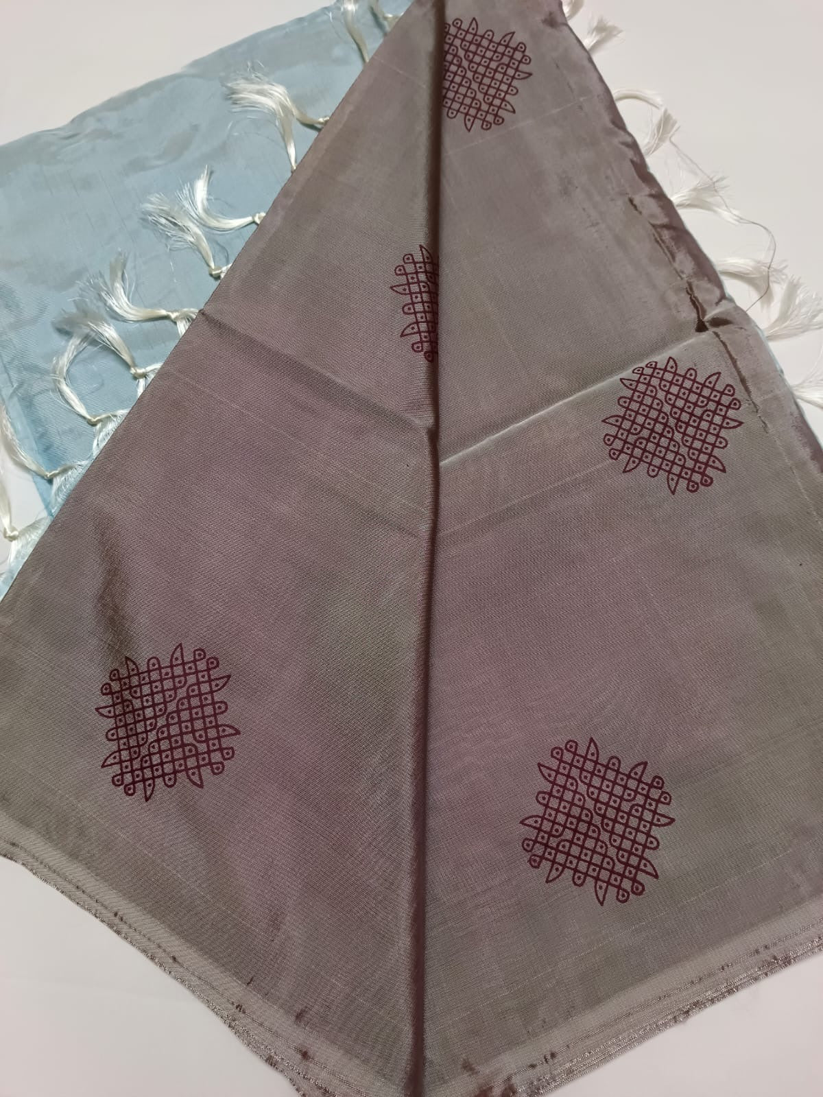 Elegant vegan silk saree without blouse : ROSE QUARTZ BODY WITH MAROON KOLAM BUTTA AND METALIC SILVER SKY BLUE PALLU