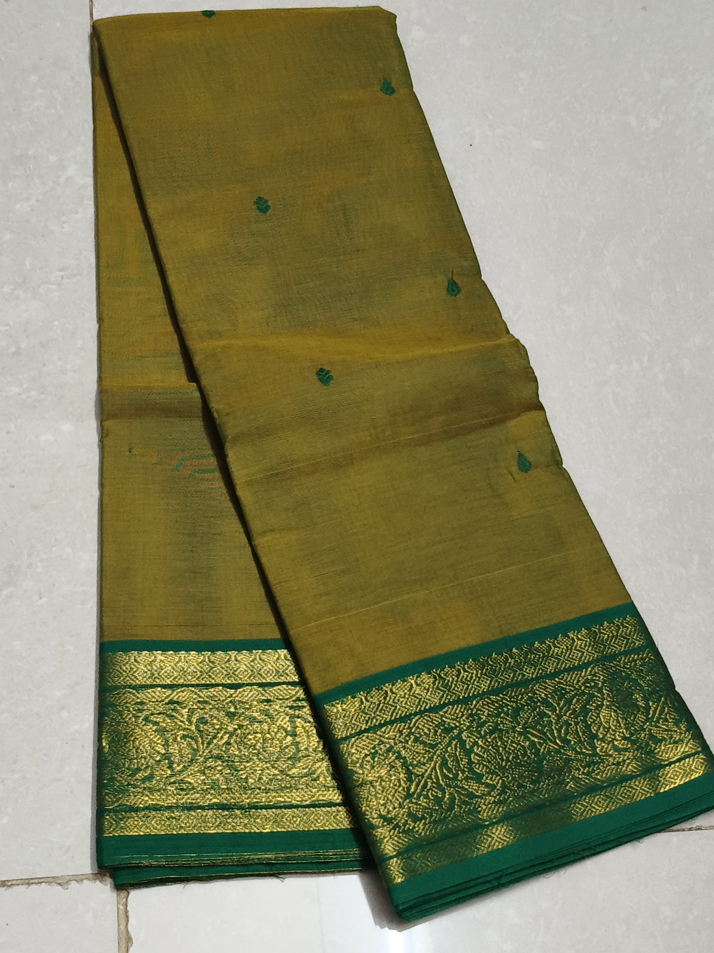Pure handloom chettinadu kandangi saree without blouse : Beautiful green and mustard double shade kanchi border