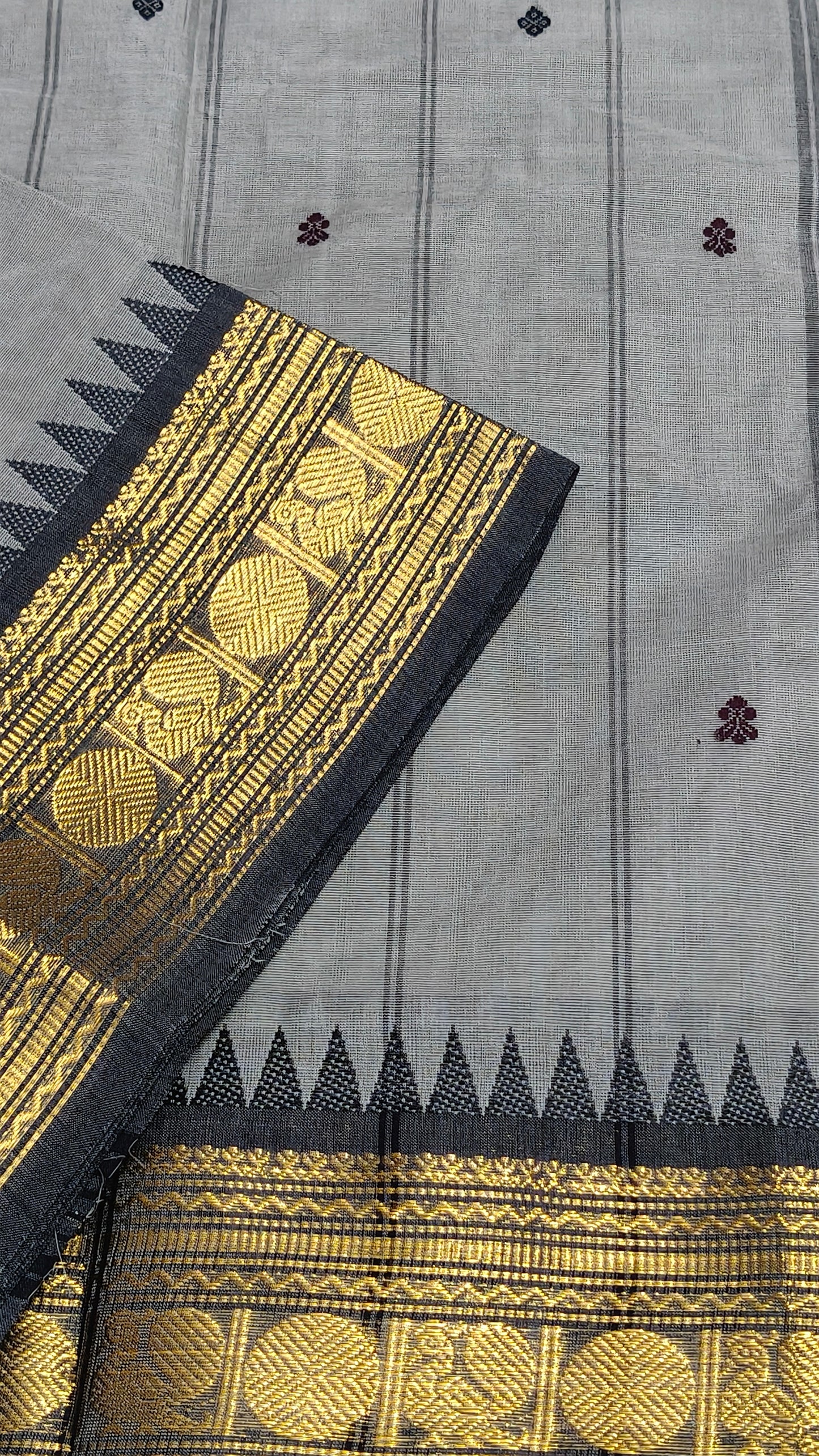 Pure handloom chettinadu kandangi saree without blouse : Beautiful grey saree with two colour border red and black with temple design