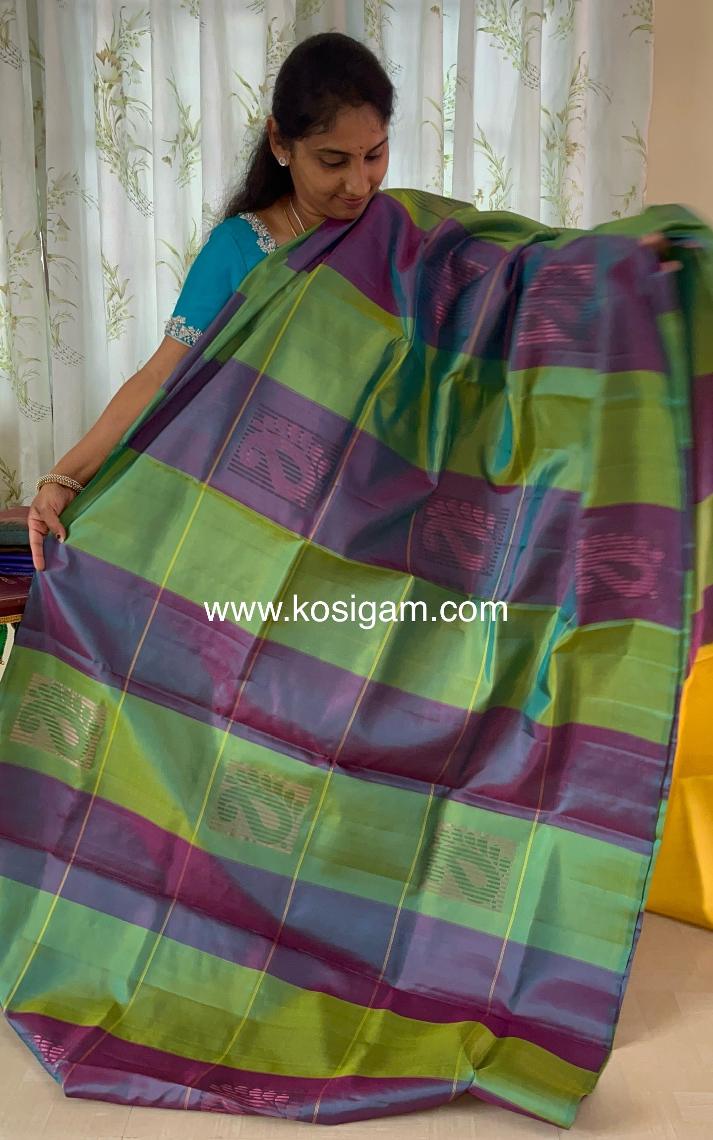 New design new arrival: Handloom Double Warp beautiful big checks with mango motifs Soft Silk Saree