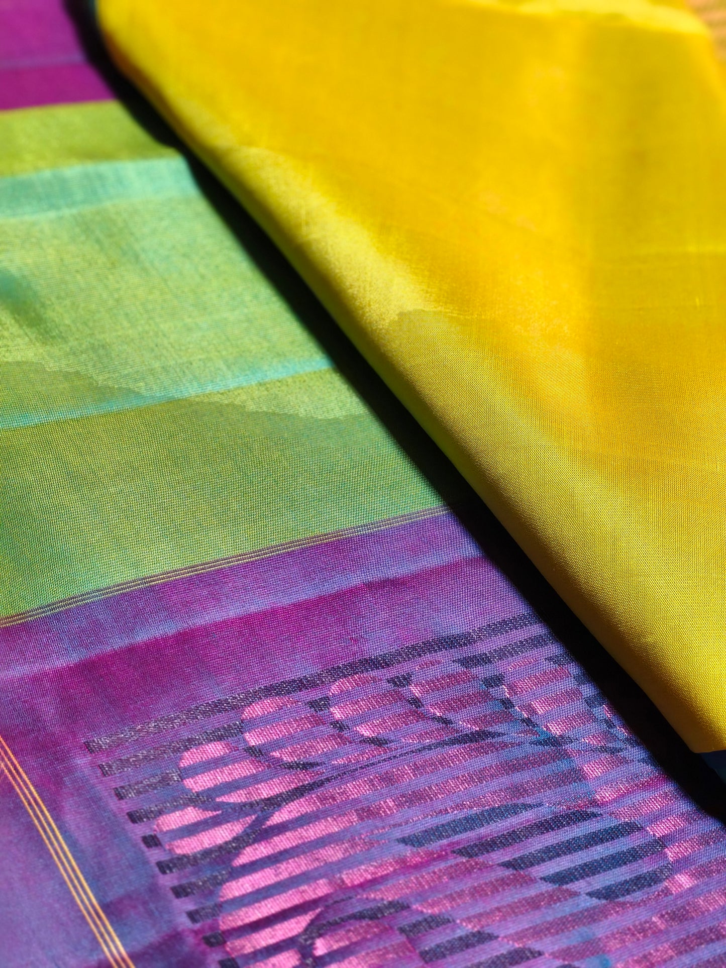 New design new arrival: Handloom Double Warp beautiful big checks with mango motifs Soft Silk Saree