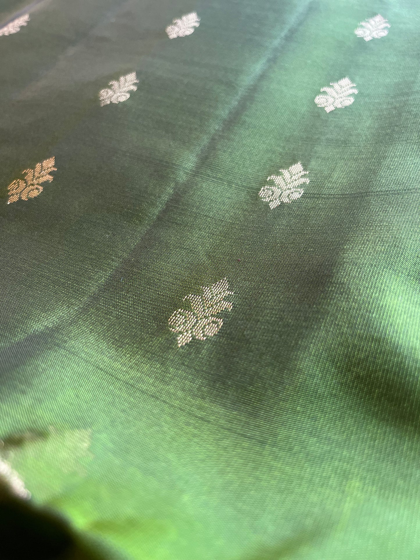 Pure silk latest design new arrival: Handloom Double Warp beautiful intricate design Saree