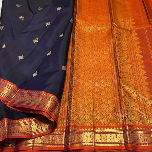 Kanjivaram pure silk handloom double warp contrast grand pallu and blouse : GOLD Jari