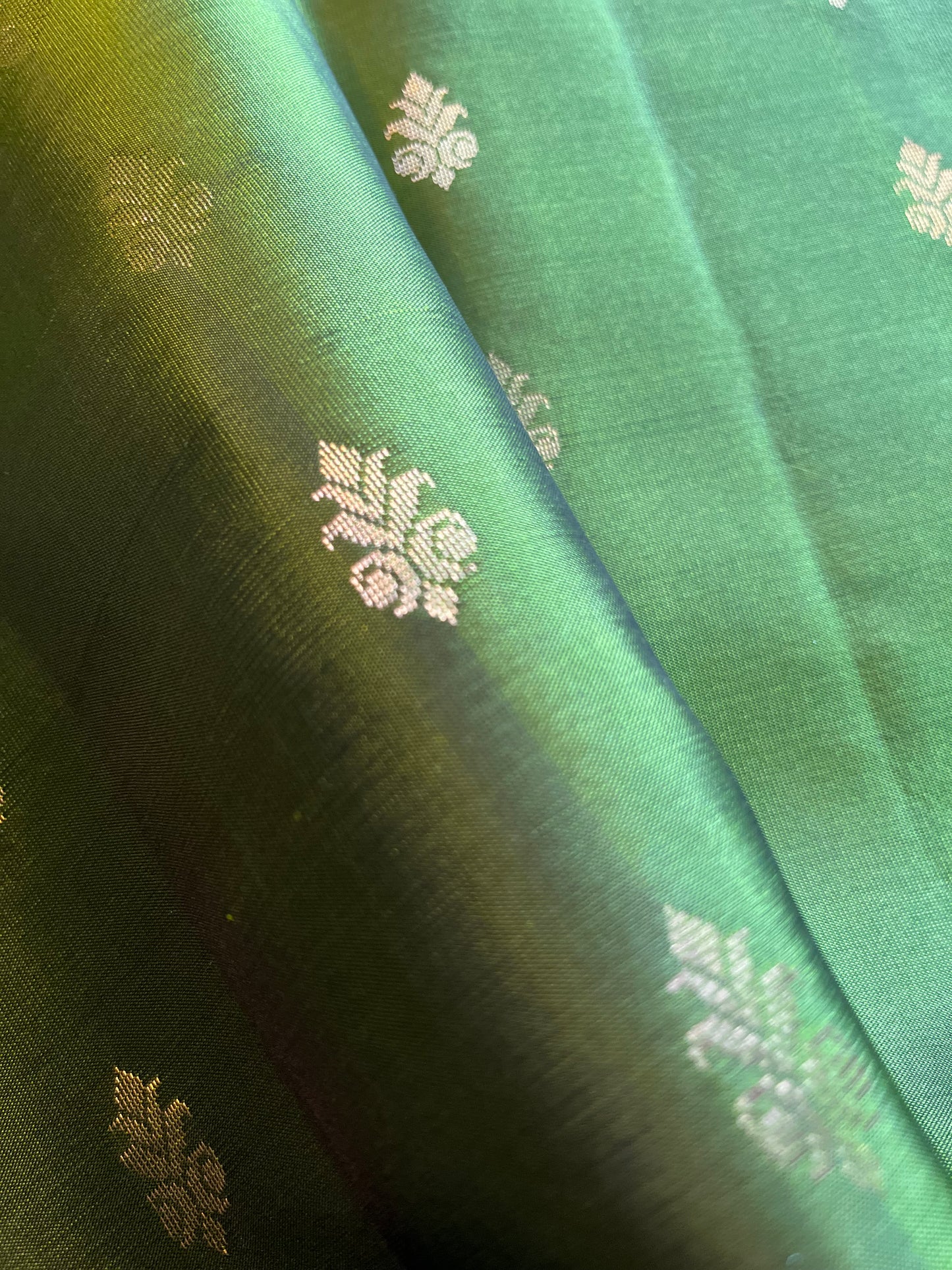 Pure silk latest design new arrival: Handloom Double Warp beautiful intricate design Saree