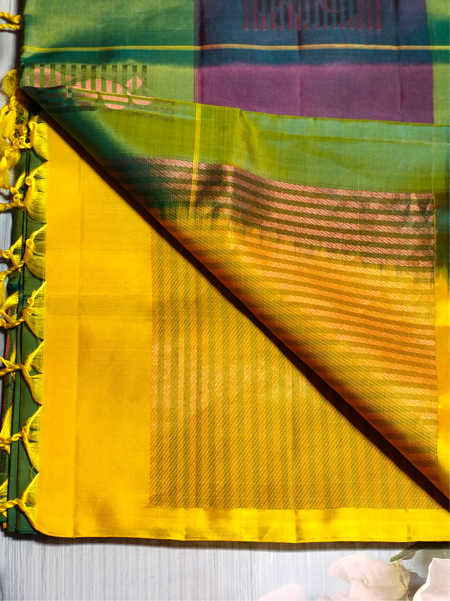 New design new arrival: Handloom Double Warp beautiful big checks with mango motifs Soft Silk Saree