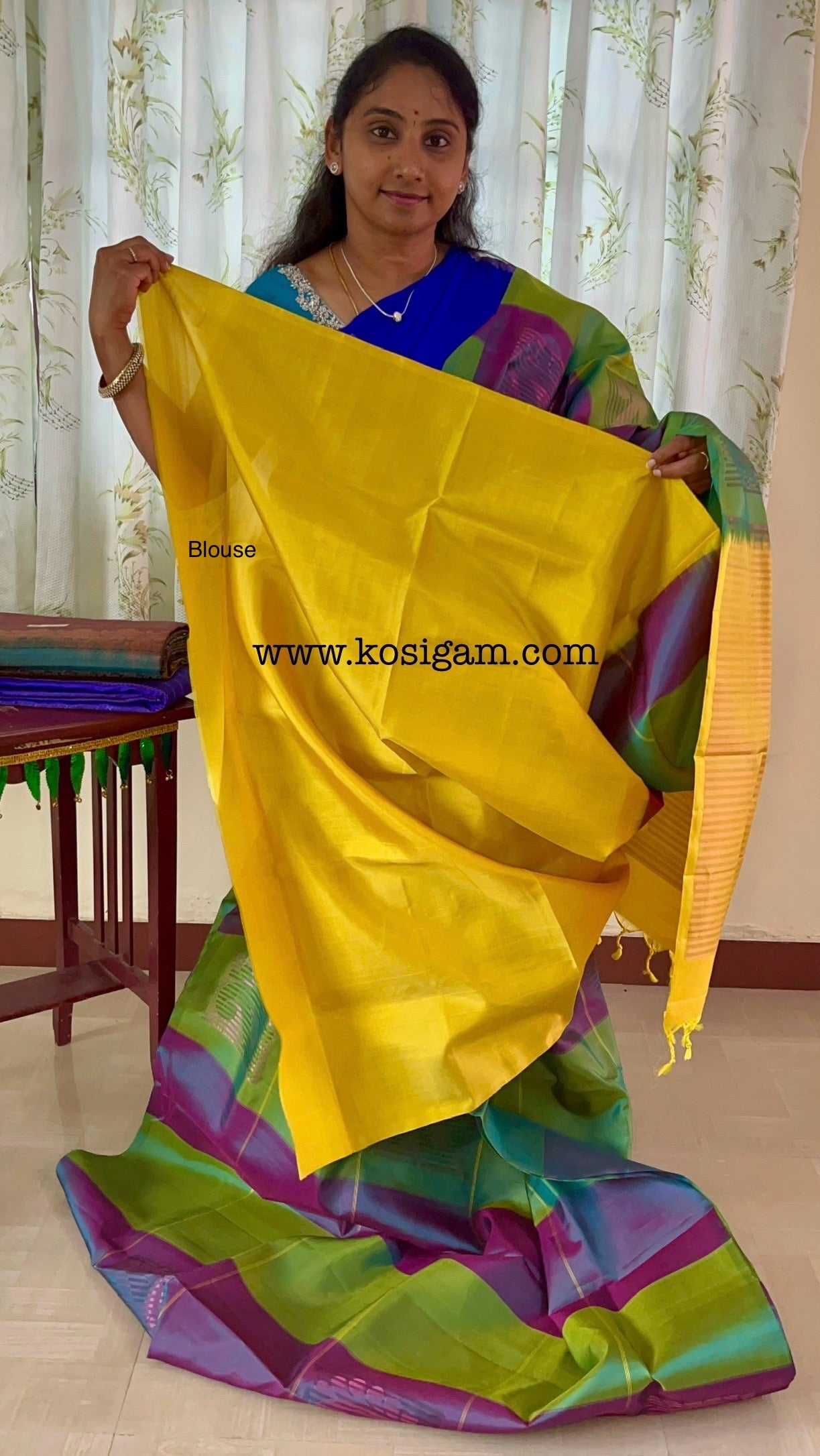 New design new arrival: Handloom Double Warp beautiful big checks with mango motifs Soft Silk Saree