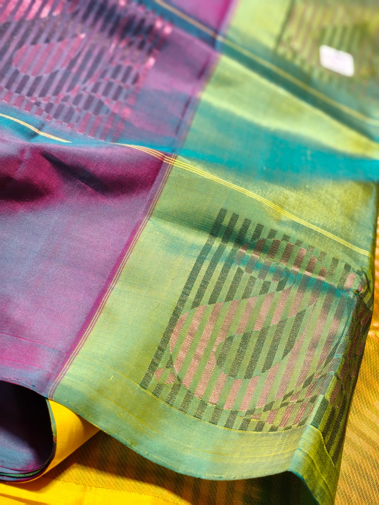 New design new arrival: Handloom Double Warp beautiful big checks with mango motifs Soft Silk Saree