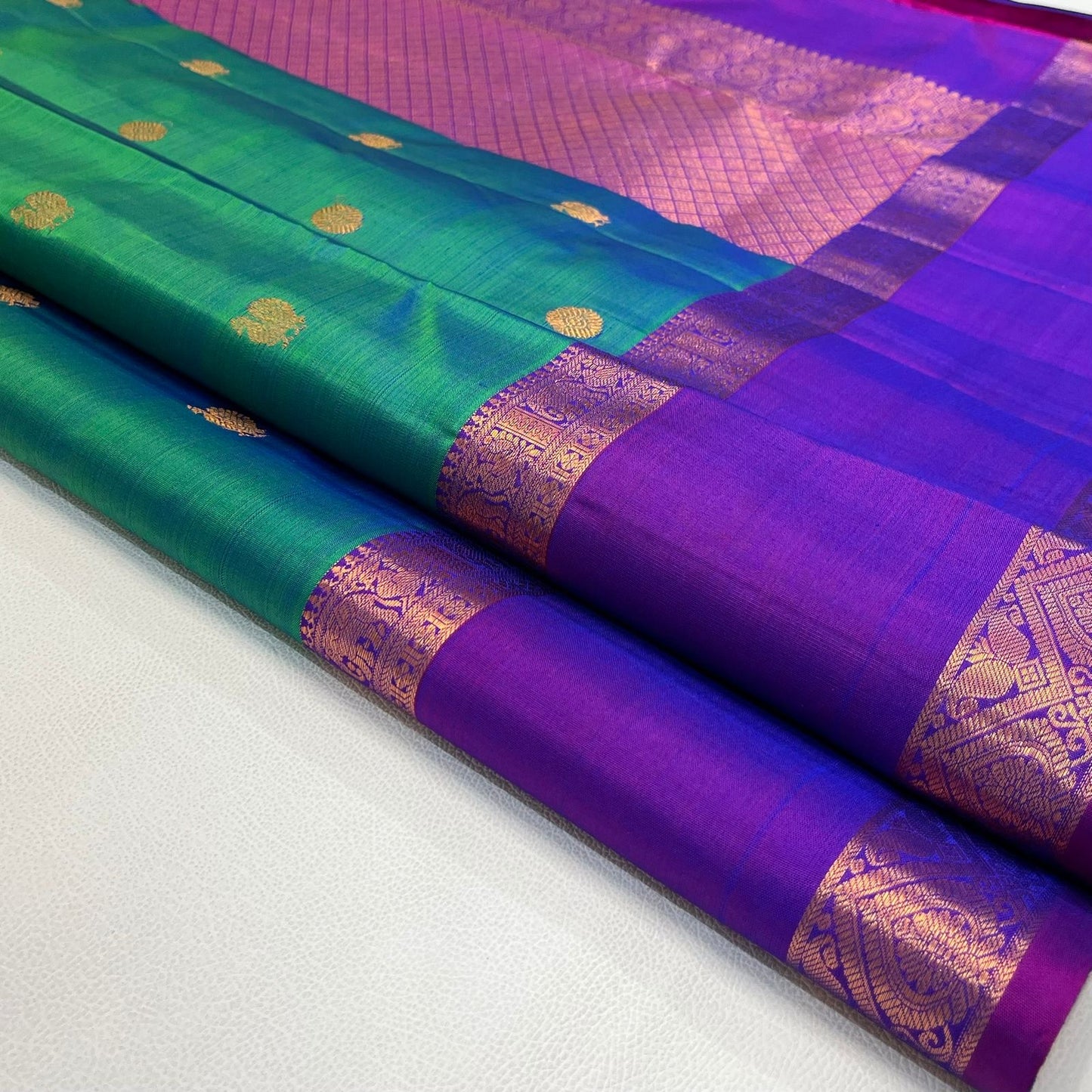 Pure handloom Kanchipuram silk saree with retta border design