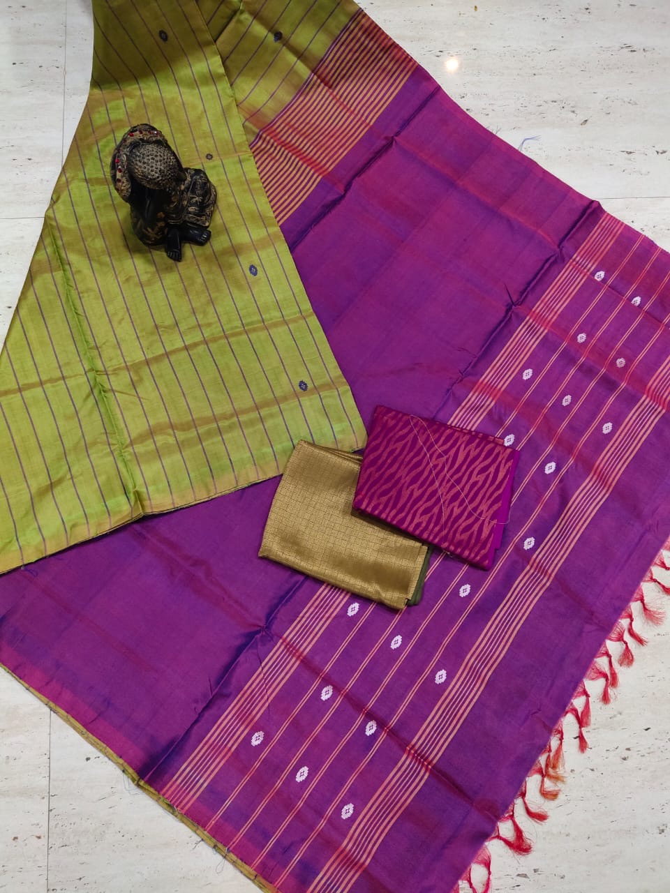 Bright & Beautiful vaazhaipattu vegan saree without blouse : amazing colour combination