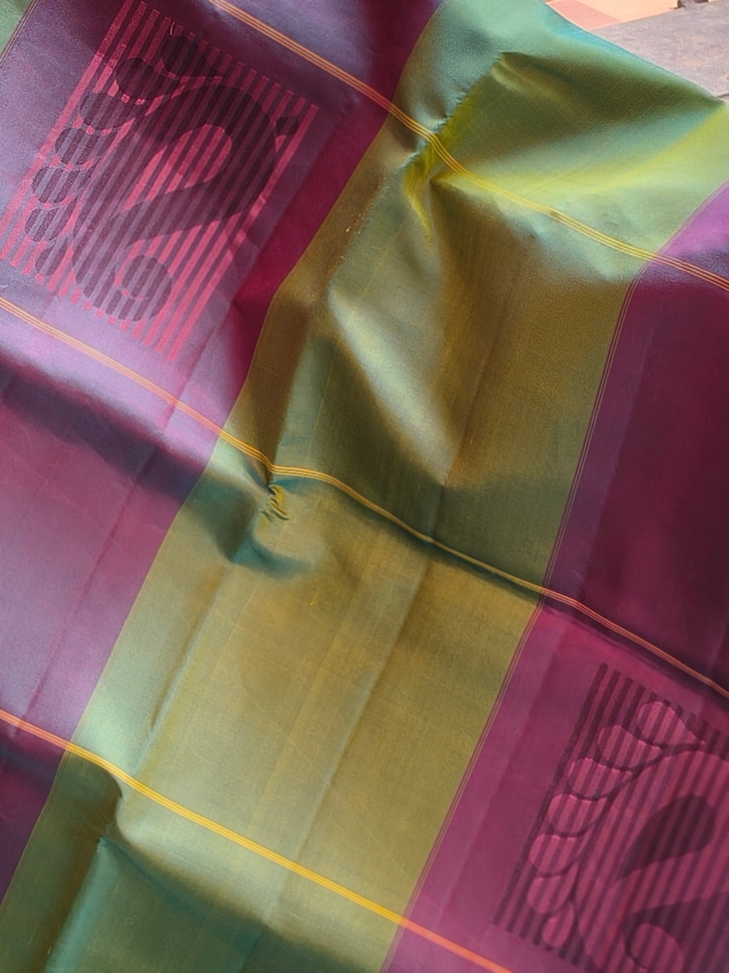 New design new arrival: Handloom Double Warp beautiful big checks with mango motifs Soft Silk Saree