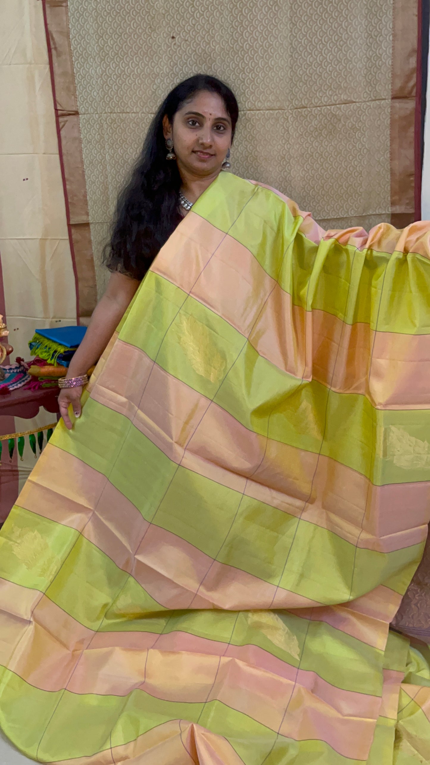 New design new arrival: Handloom Double Warp beautiful big checks with floral motifs Soft Silk Saree