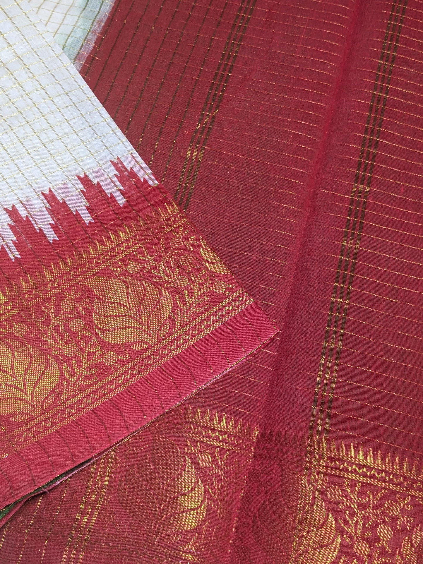 Exclusive Madurai Cotton Ganga Jamuna border with blouse : RED PALLU GREEN BLOUSE