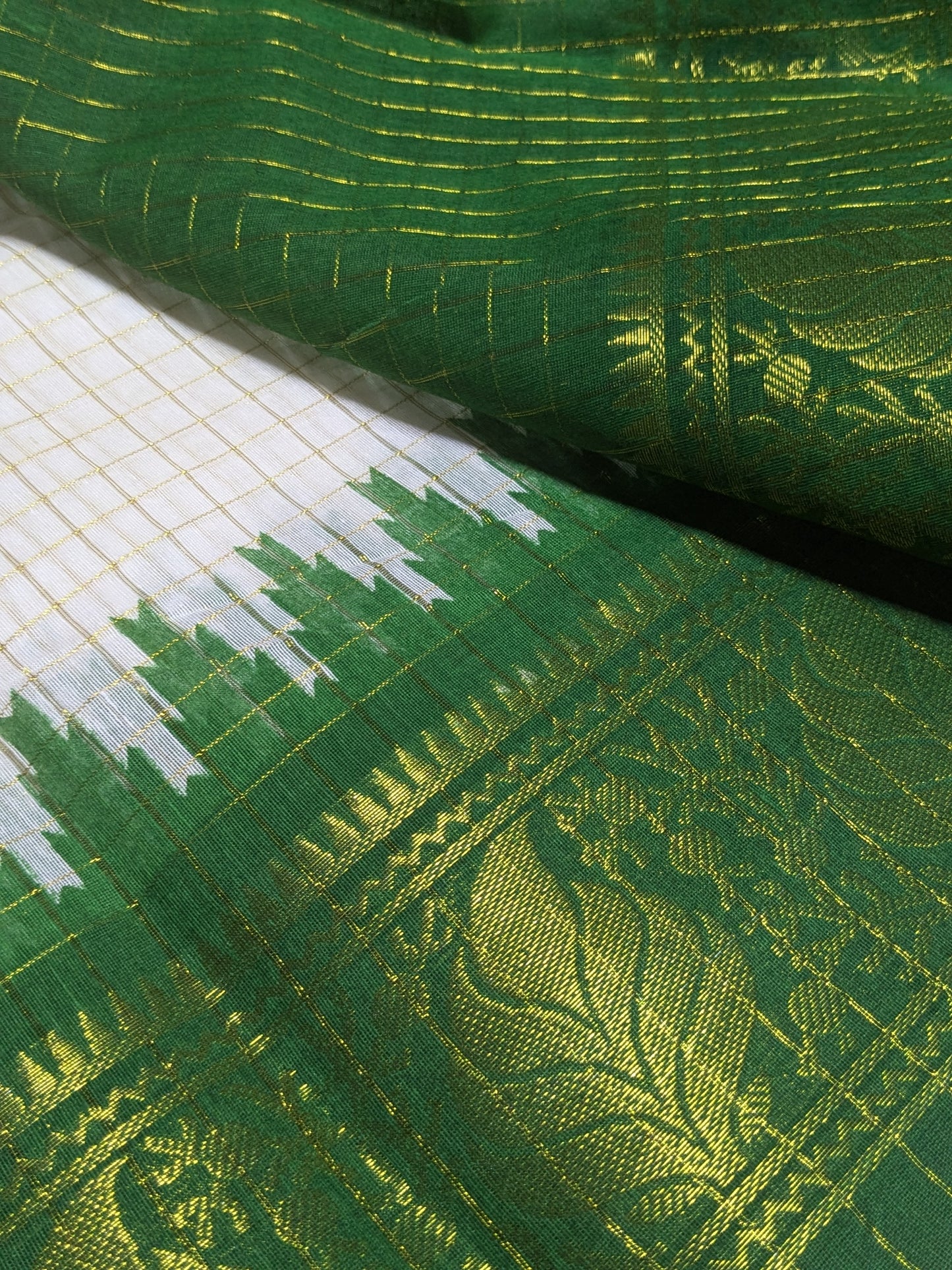 Exclusive Madurai Cotton Ganga Jamuna border with blouse : RED PALLU GREEN BLOUSE