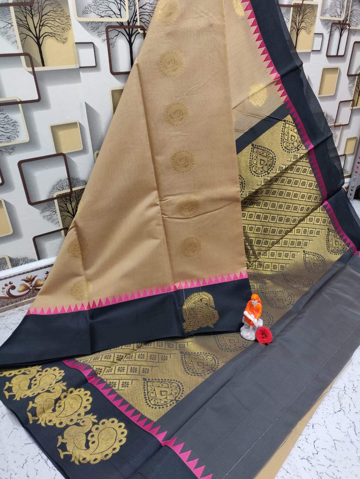 Pretty Ivory with Black  Kottanji cotton sarees with grand zari pallu and border work.