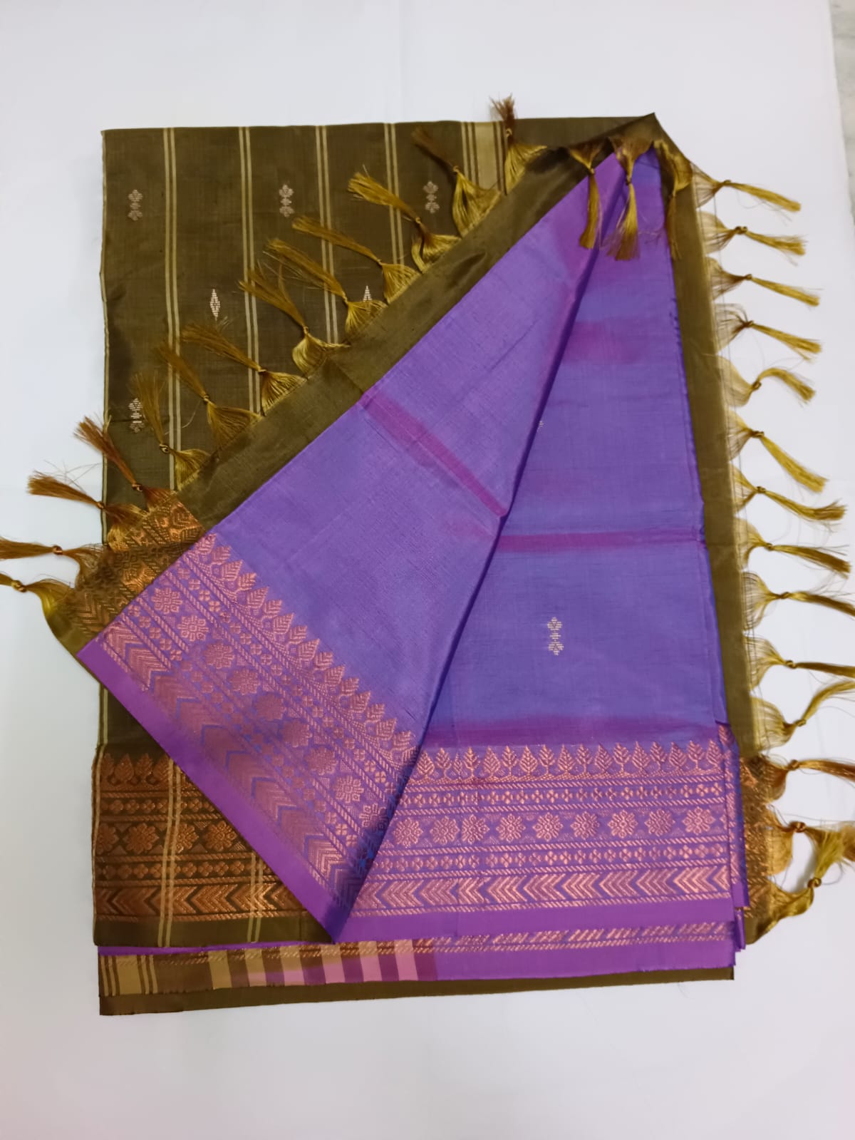 Beautiful kanchi border Banapith sarees with contrast pallu and running blouse